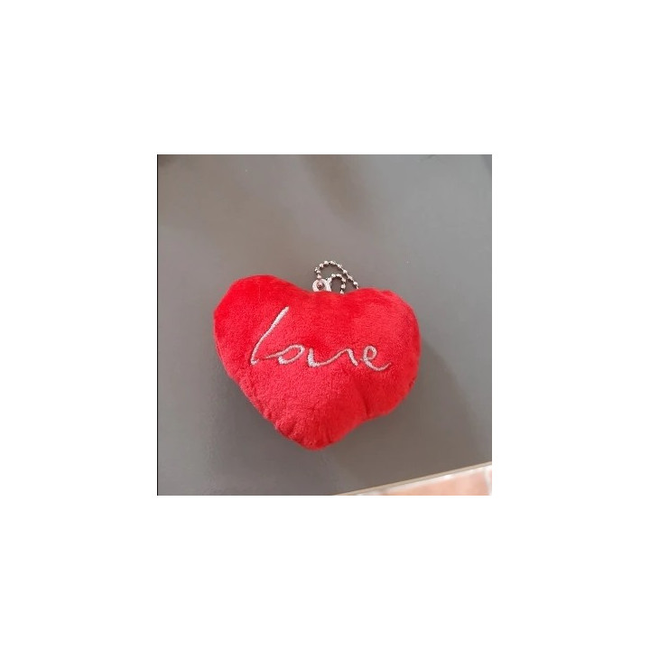 Pliušinės širdelės, Love