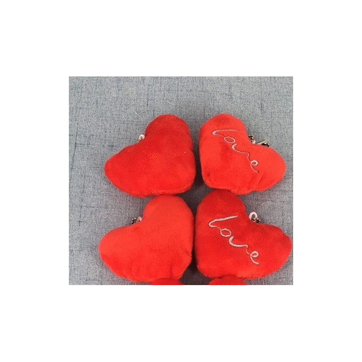 Pliušinės širdelės, Love