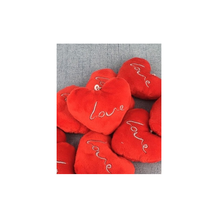 Pliušinės širdelės, Love
