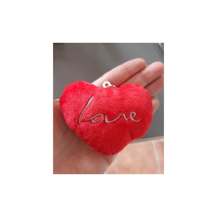 Pliušinės širdelės, Love