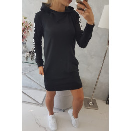 Juoda suknelė su kapišonu